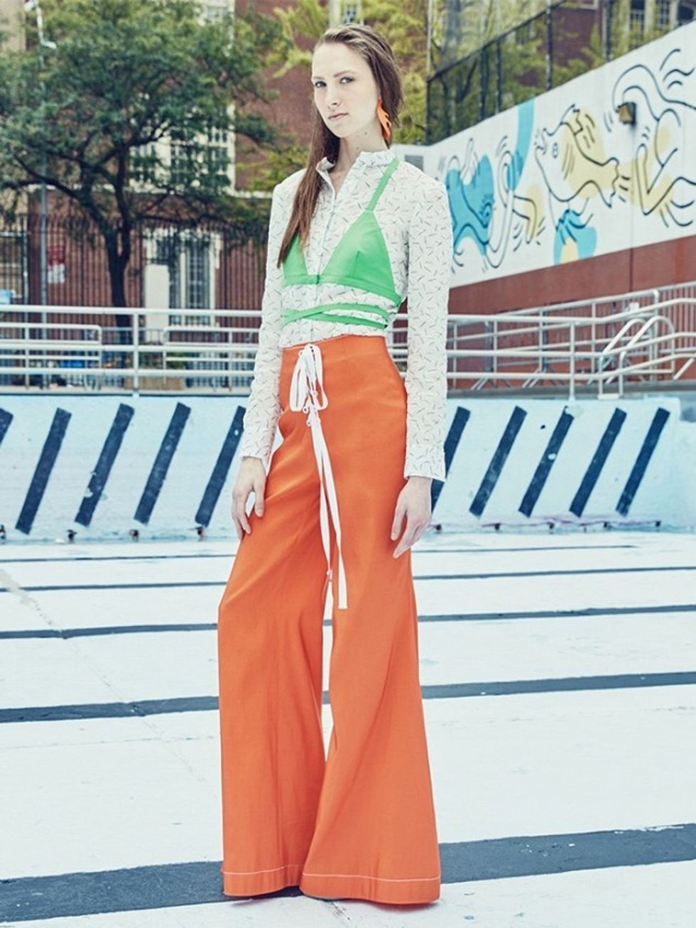 how-come-everyones-wearing-their-bra-outside-their-top-1729714.c