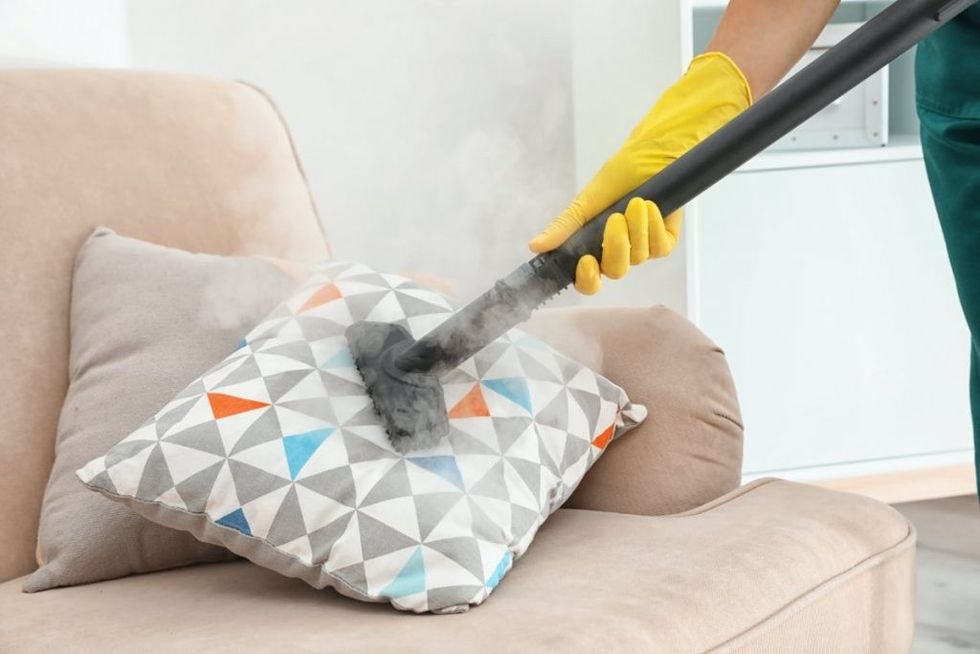 How to clean cushion with steamcleaner 1