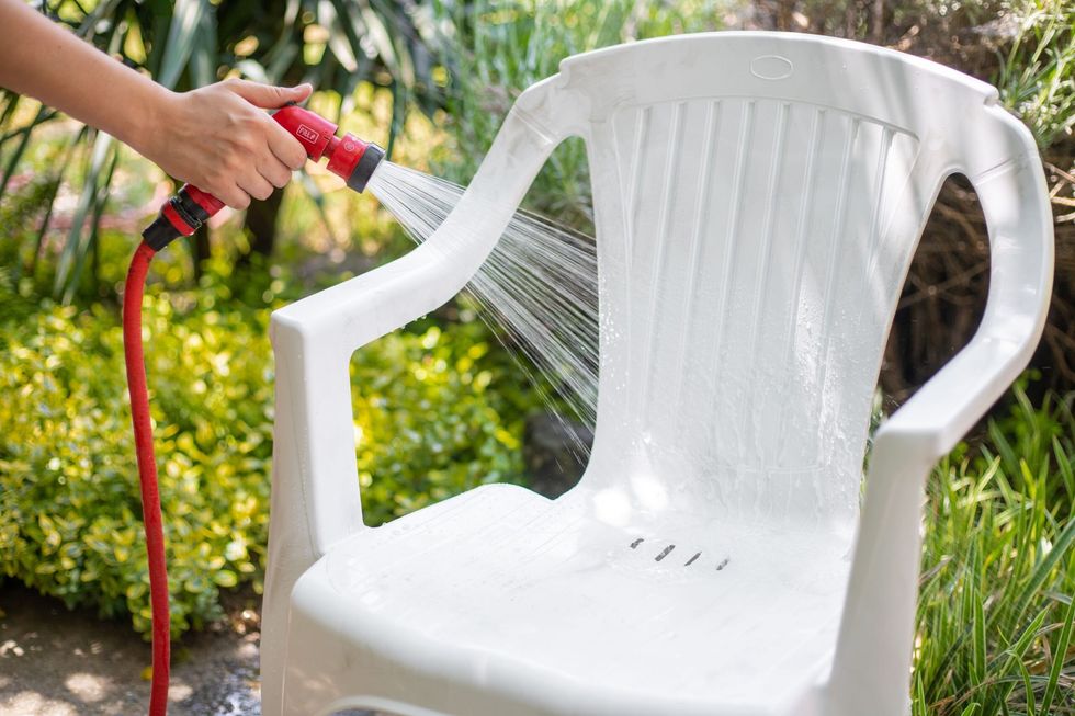 how to clean white plastic chairs scaled