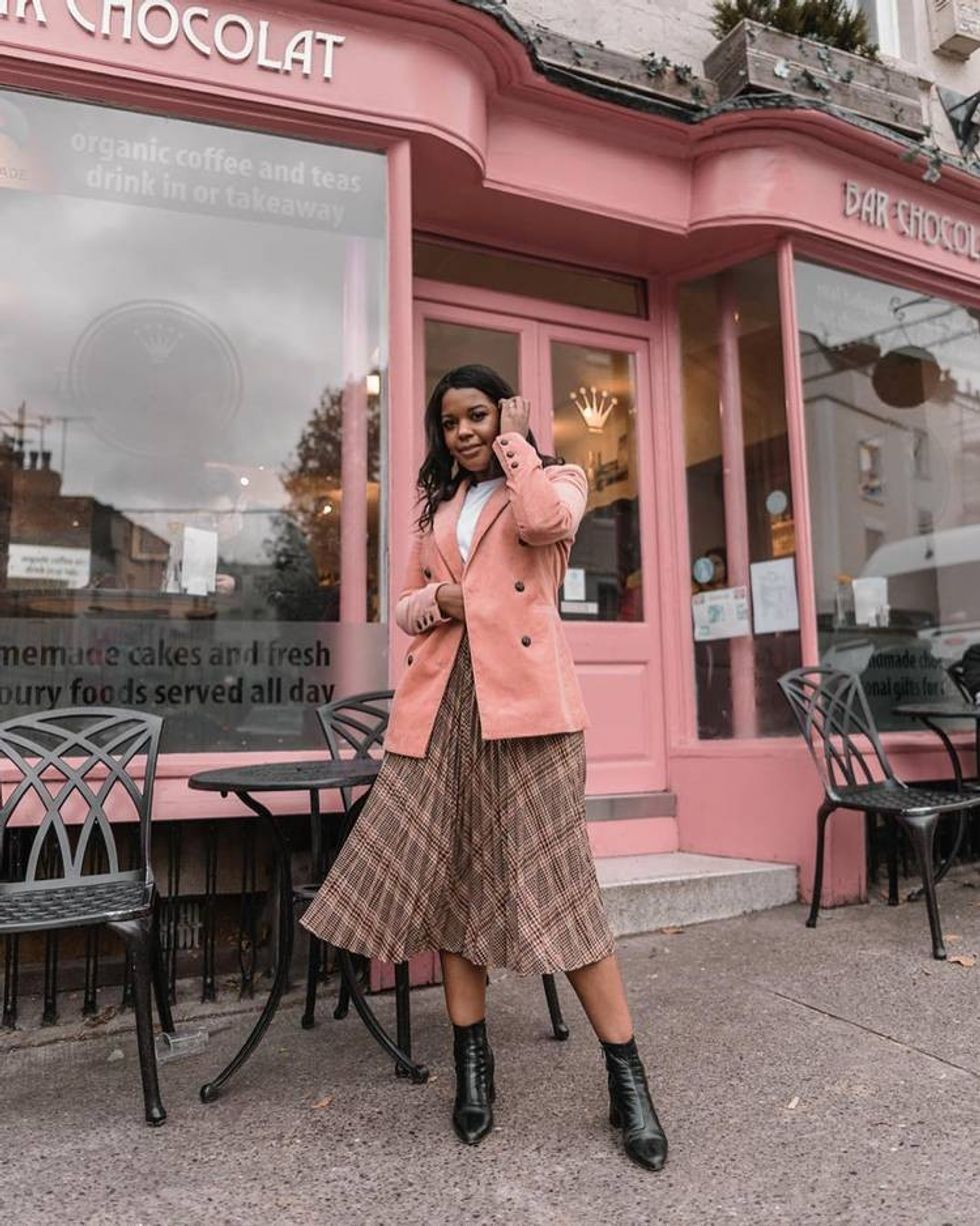 how to wear a midi skirt 242954 1573583439623 image.c