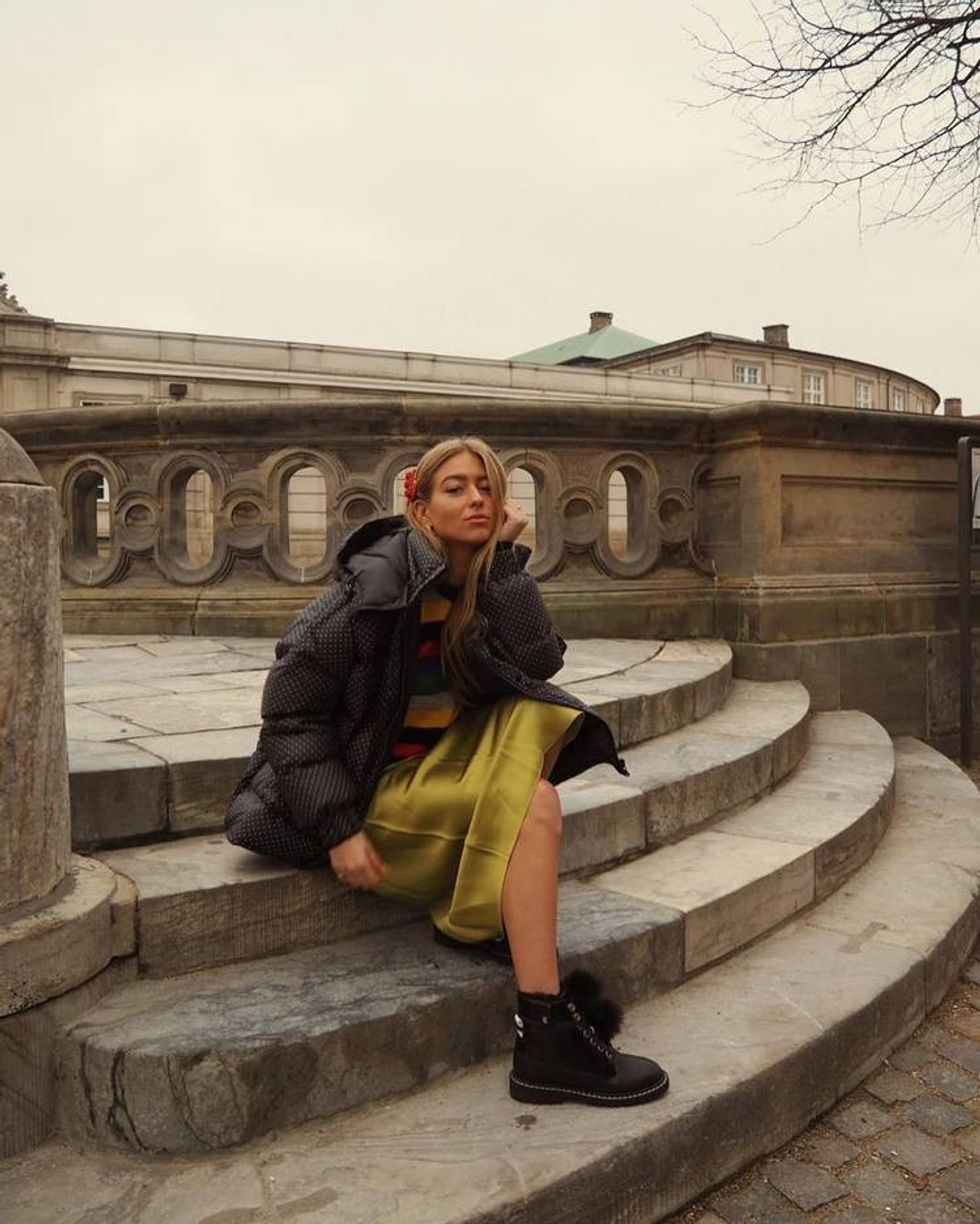 how to wear a midi skirt 242954 1573583441158 image.c