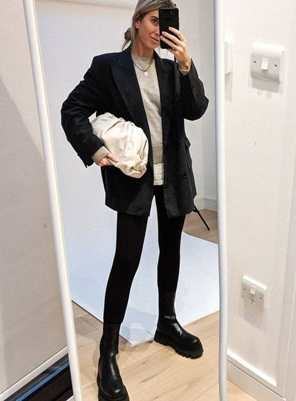 how to wear leggings 2020 284905 1579193606194 image.c