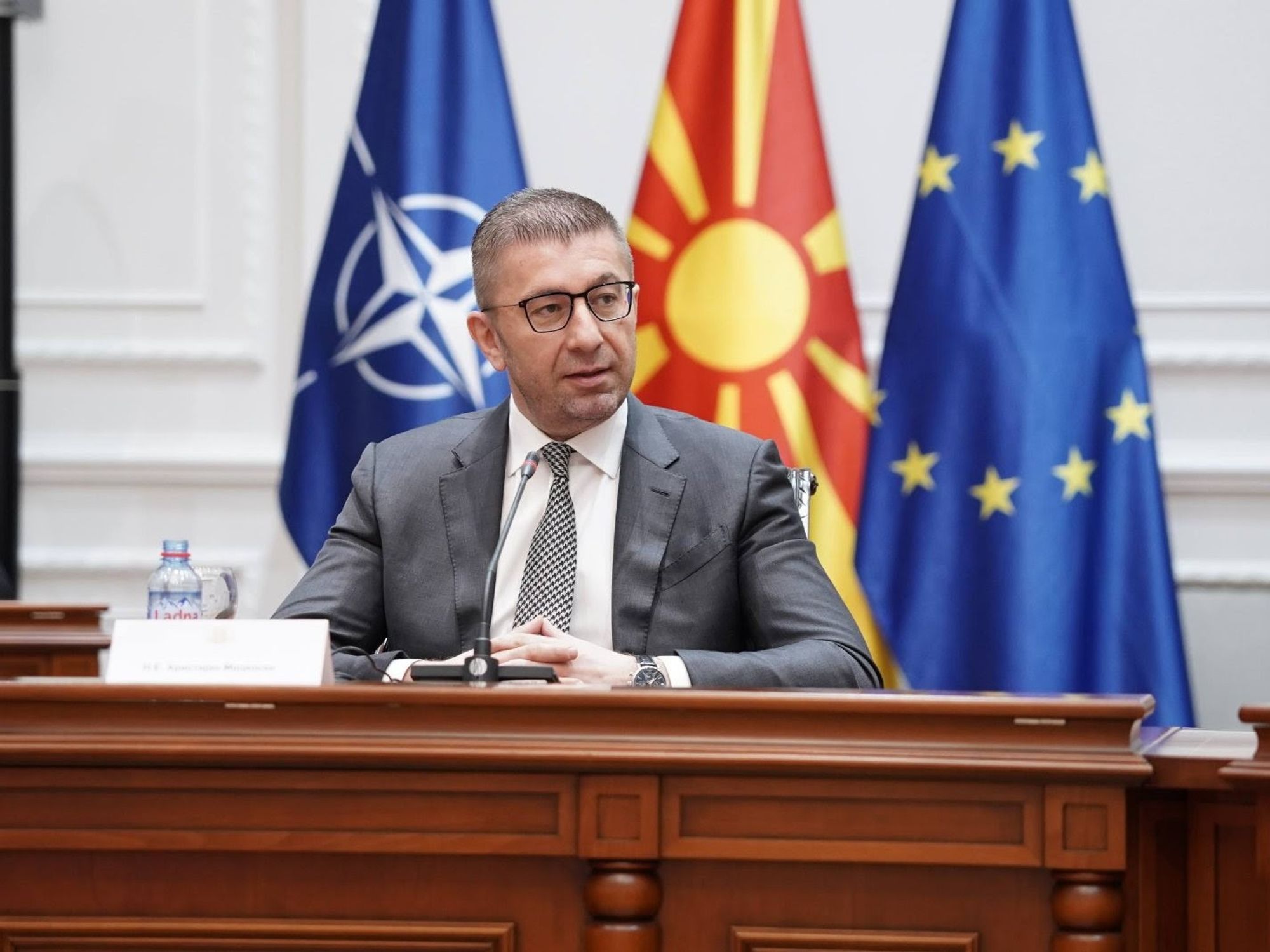 Mickoski: Maqedonia po shantazhohet nga shtetet anëtare të BE-së, nuk vlerësohet progresi Mickoski: Maqedonia po shantazhohet nga shtetet anëtare të BE-së, nuk vlerësohet progresi