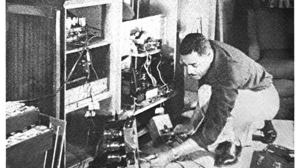 http cdn.cnn .com cnnnext dam assets 191223154001 ronald mallett father repairing tv