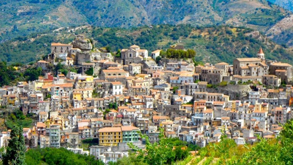 http cdn.cnn .com cnnnext dam assets 210422153012 castiglioni di sicilia