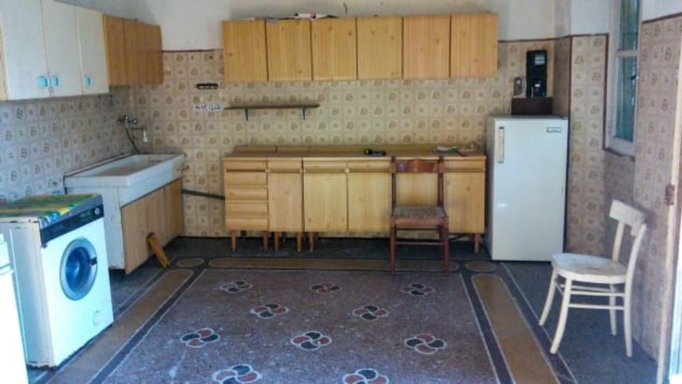 http cdn.cnn .com cnnnext dam assets 210617200846 uk buyer carrega connio house original kitchen c patrick