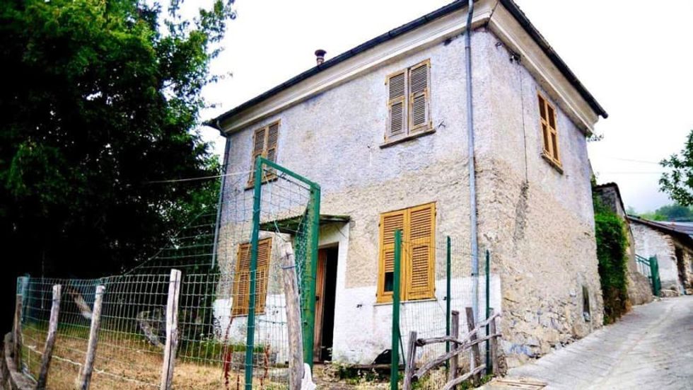 http cdn.cnn .com cnnnext dam assets 210617201234 carrega house before
