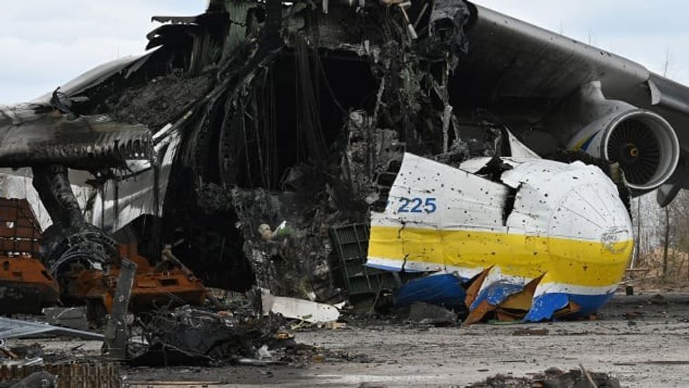 http cdn.cnn .com cnnnext dam assets 220413124617 02 rebuilding worlds biggest airplane 1