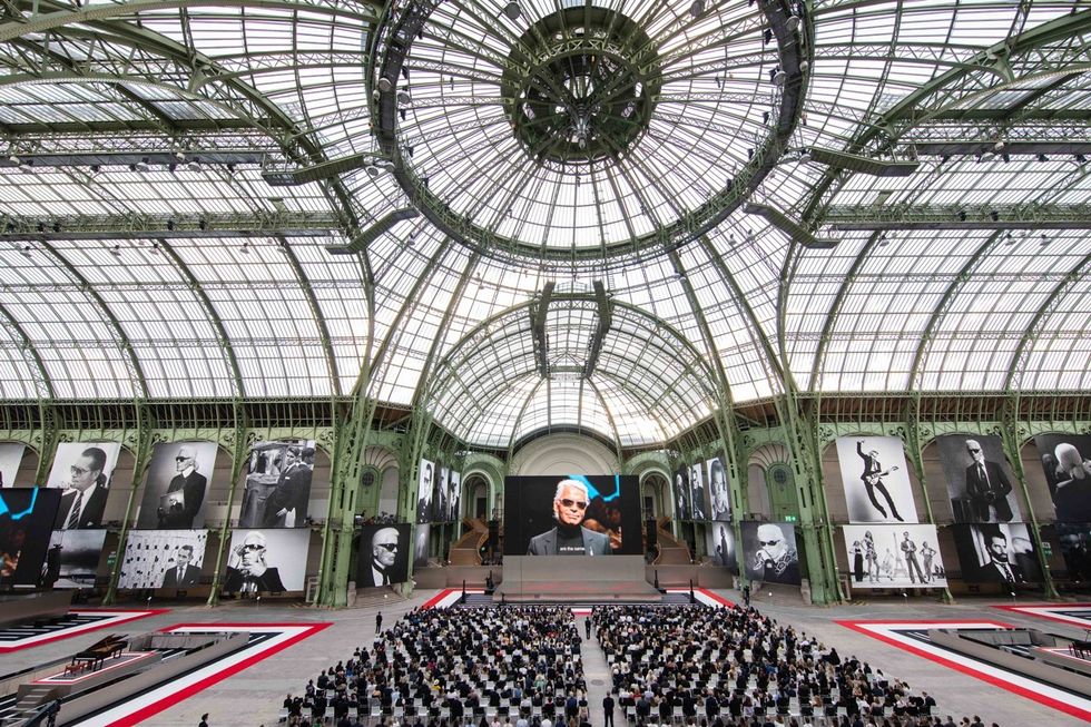 https hypebeast.com image 2019 06 karl lagerfeld chanel fendi memorial tribute paris fashion week 1