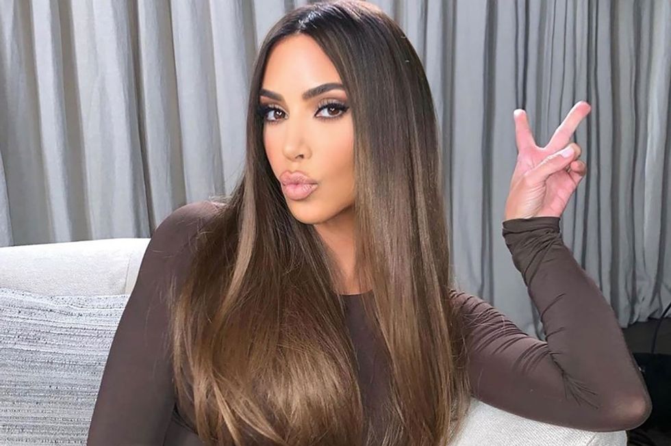 https hypebeast.com wp content blogs.dir 6 files 2019 10 kim kardashian cold brew hair fall trend loreal color and co 0