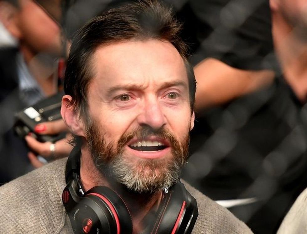 Hugh Jackman e ndoqi me shumë entuziazëm duelin.