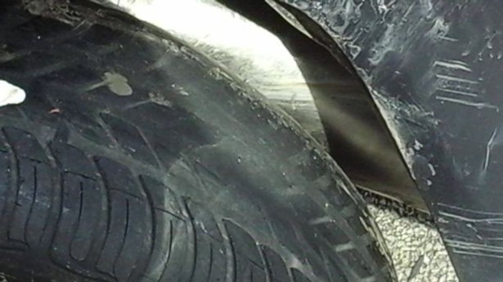 Humbi kontrollin derisa bënte rrathë të shpejta para qendrës tregtare foto 3