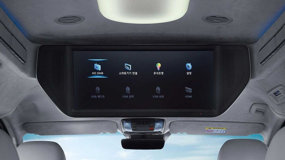 hyundai staria lounge limousine 3