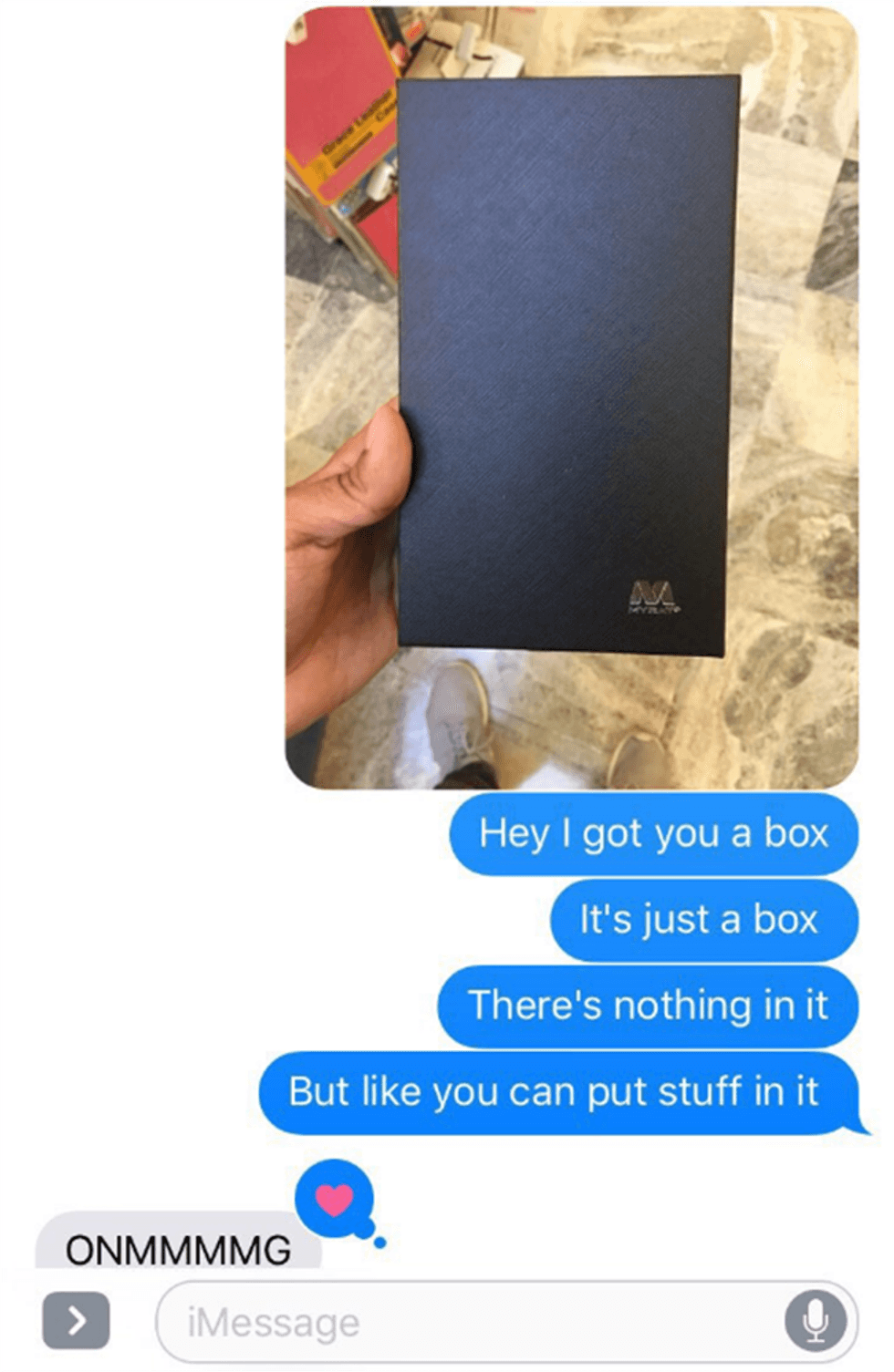 I dashuri i dhuron një kuti të zbrazët pergjigjja saj eshte mbreselenese foto 2