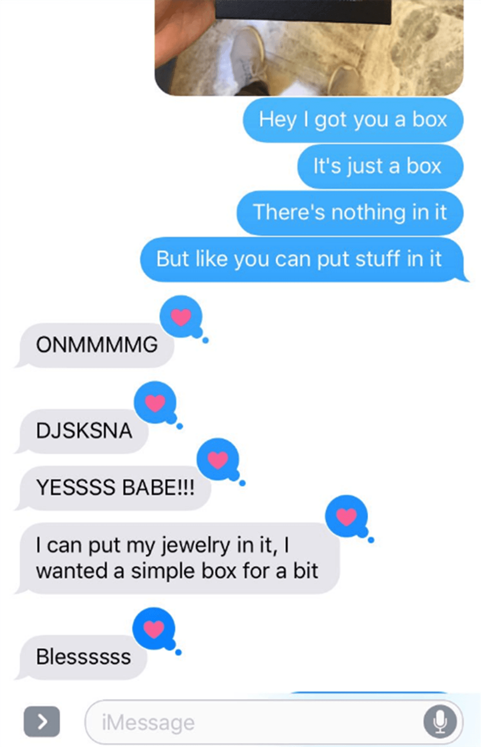 I dashuri i dhuron një kuti të zbrazët pergjigjja saj eshte mbreselenese foto 3