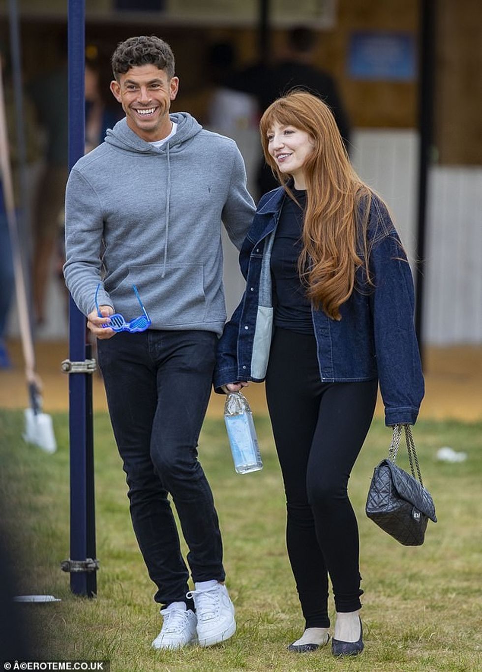 I fejuari i saj futbollist (në foto) u ul në një gju gjatë një pushimi romantik në jug të Francës (foto së bashku në 2022)