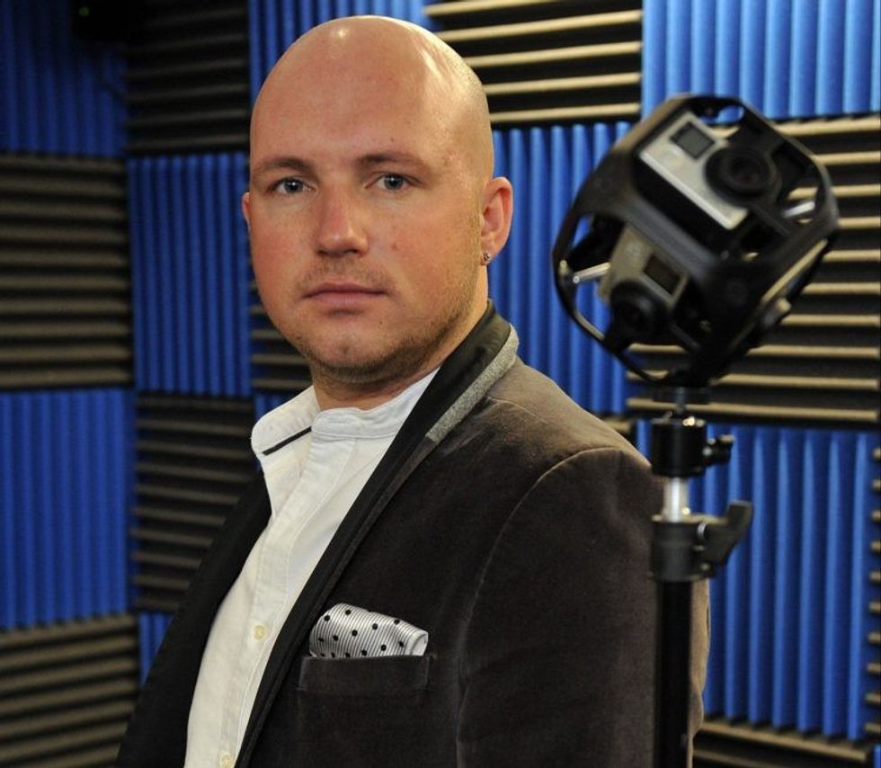 I pastrehu që dikur donte ti jepte fund jetes tani eshte milioner foto 2