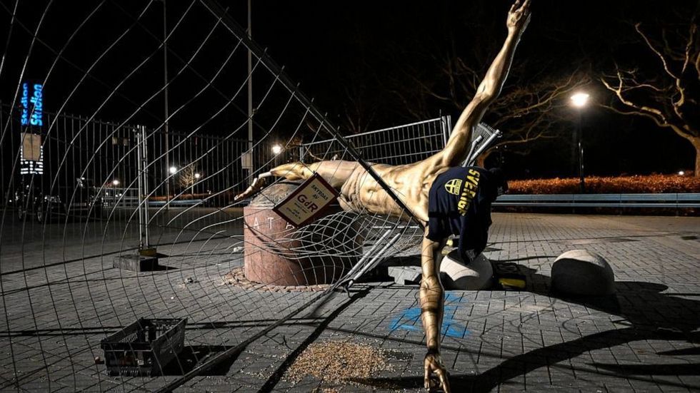 ibrahimovic status 2