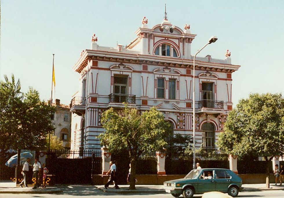 Kur një oficer nazist dhe një oficer britanik u “takuan” në vilën e Eqrem bej Vlorës në Tiranë