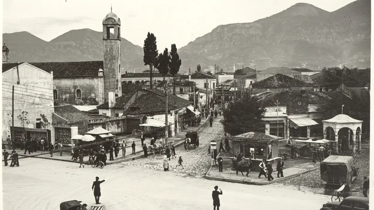 E arrestuan nazistët, e shpëtoi Pajazit Boletini: Historia e mjekut hebre që la Davosin për Shqipërinë E arrestuan nazistët, e shpëtoi Pajazit Boletini: Historia e mjekut hebre që la Davosin për Shqipërinë
