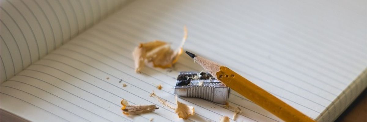 “Njeriu kuletë” dhe tempujt e konsumit “Njeriu kuletë” dhe tempujt e konsumit