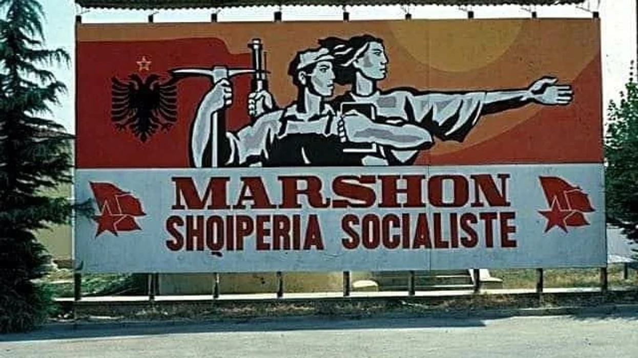 Kontrabanda e cigareve në Shqipërinë komuniste