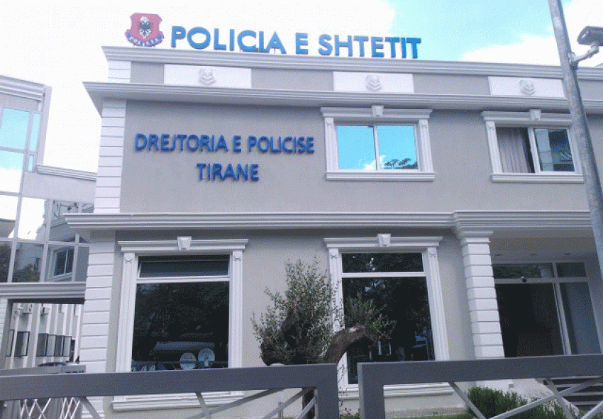 2023/10/auto_policia-e-tiranes-1-640x4451669454949-1-e1697816930961.gif