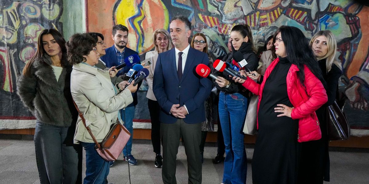 Aliu: Sëmundjet e rralla nuk janë të rralla për ata që jetojnë me to — këtë vit janë siguruar 58 ilaçe për 430 pacientë Aliu: Sëmundjet e rralla nuk janë të rralla për ata që jetojnë me to — këtë vit janë siguruar 58 ilaçe për 430 pacientë