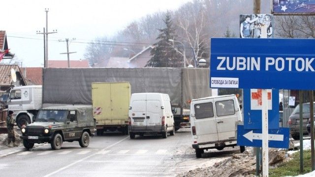 2016/01/serb-euml-t-e-zubin-potokut-k-euml-rc-euml-nojn-euml-me-bllokim-t-euml-rrug-euml-s_hd.jpg