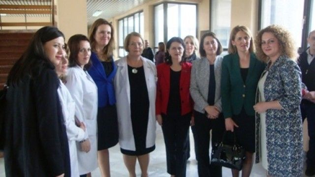 2016/01/grat-euml-deputete-vizitojn-euml-klinik-euml-n-obstetrike-gjinekologjike_hd.jpg