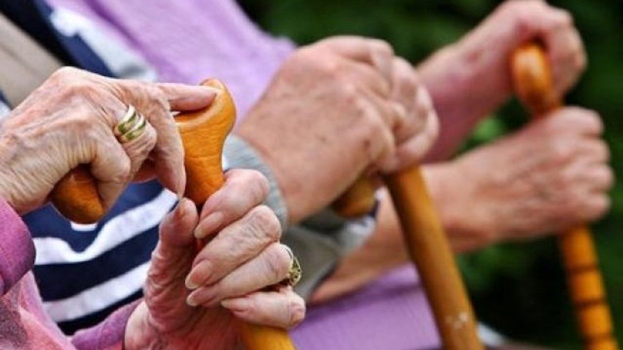 Pensionimi në moshën 72 vjeçare, reagon LSM: Nuk është zgjidhje e duhur për të mbuluar problemet financiare të Fondit Pensional Pensionimi në moshën 72 vjeçare, reagon LSM: Nuk është zgjidhje e duhur për të mbuluar problemet financiare të Fondit Pensional
