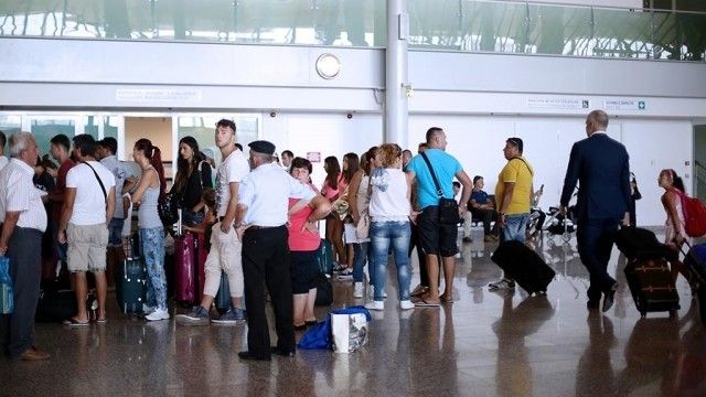 2016/01/edi-rama-modest-bart-vet-euml-valixhen-n-euml-aeroport-video_hd.jpg