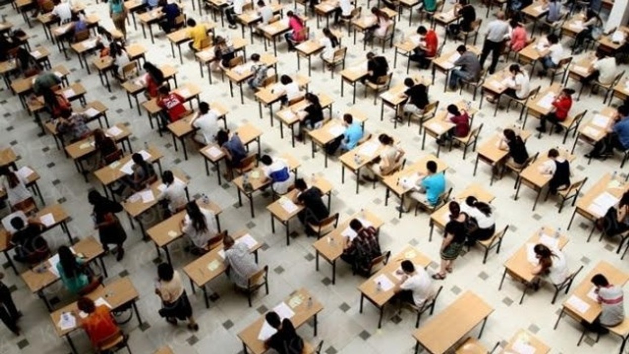 Mbi 14,500 maturantë sot do të testohen në provimin e parë të maturës