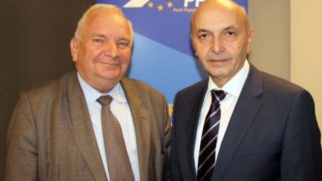 2016/01/daul-i-tronditur-me-sjelljet-ndaj-kryeministrit-mustafa-n-euml-kuvend_hd.jpg
