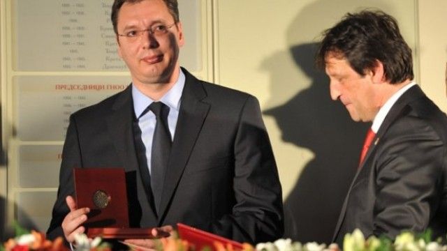 2016/01/vu-ccedil-iq-pritet-t-euml-shkarkoj-euml-ministrin-shkak-incidenti-me-gazetaren-video_hd.jpg