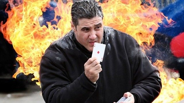 2016/01/njeriu-q-euml-luan-me-zjarrin-video_hd.jpg