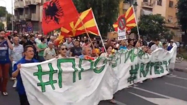 2016/01/fillon-protesta-n-euml-shkup_hd.jpg