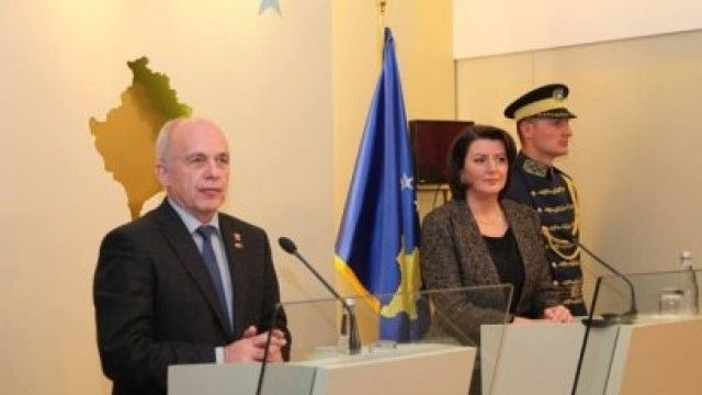2016/01/presidenti-i-zvicr-euml-s-kosovar-euml-t-na-d-euml-rguan-n-euml-kampionatin-bot-euml-ror_hd.jpg