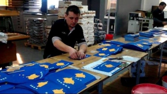 2016/01/17-mij-euml-flamuj-t-euml-kosov-euml-s-p-euml-r-ndeshjen-historike_hd.jpg