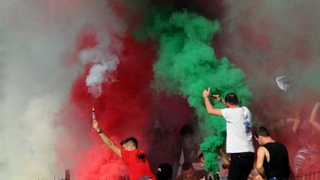 2016/01/torcida-e-kosov-euml-s-provokon-r-euml-nd-euml-tifoz-euml-t-kroat-t-euml-dinamos-foto_hd.jpg