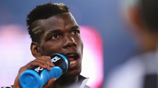 2016/01/pogba-dua-t-euml-b-euml-hem-m-euml-i-miri-n-euml-bot-euml_hd.jpg