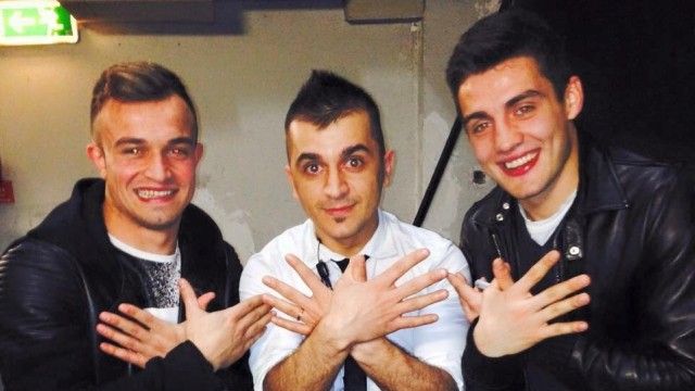 2016/01/shaqiri-dhe-kovacic-p-euml-rsh-euml-ndesin-me-shqiponj-euml-foto_hd.jpg
