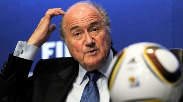 2016/01/tifoz-euml-t-e-chelseat-ofenduan-nj-euml-person-me-ngjyr-euml-n-euml-paris-reagon-blatter-video_hd.jpg