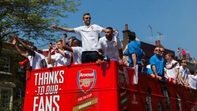 2016/01/arsenali-siguron-tren-falas-p-euml-r-tifoz-euml-t_hd.jpg