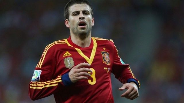 2016/01/v-euml-rsh-euml-llima-p-euml-r-pique-spanj-euml-angli-nuk-luhet-n-euml-bernabeu-video_hd.jpg