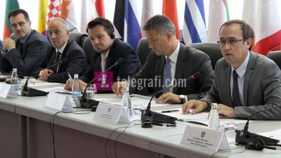 2016/01/takimi-i-pare-i-Keshillit-Kombetar-per-Investime-foto-Ridvan-Slivova-1.jpg