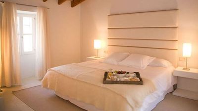 2016/01/hotelet_santanyi_bedroom_mallorca.jpg