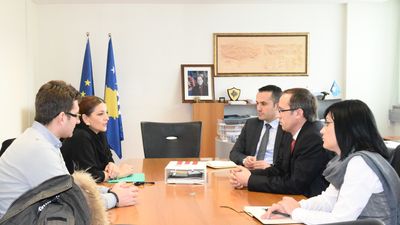 2016/01/Foto-nga-takimi-i-ministrit-me-SHKÇAK-09.01.2015.jpg