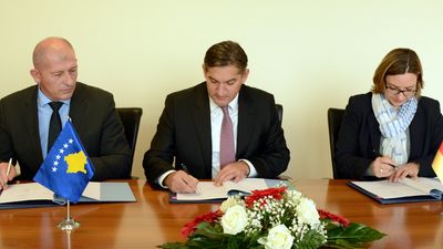 2016/01/Nënshkruhet-marrëveshja-për-trajtimin-e-ujërave-të-zeza-në-Gjakovë-e1414144105873.jpg