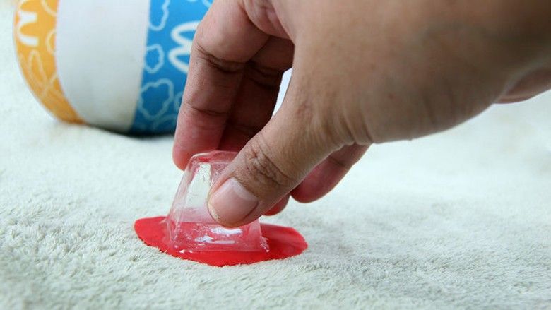 2016/03/670px-Remove-Chewing-Gum-from-Carpets-Ice-Cube-Method-Step-3.jpg